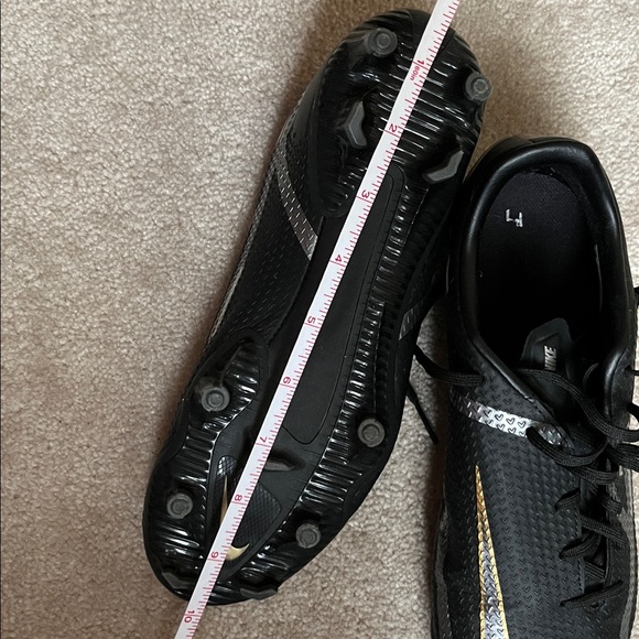 Nike boy soccer shoes - Picture 11 of 13